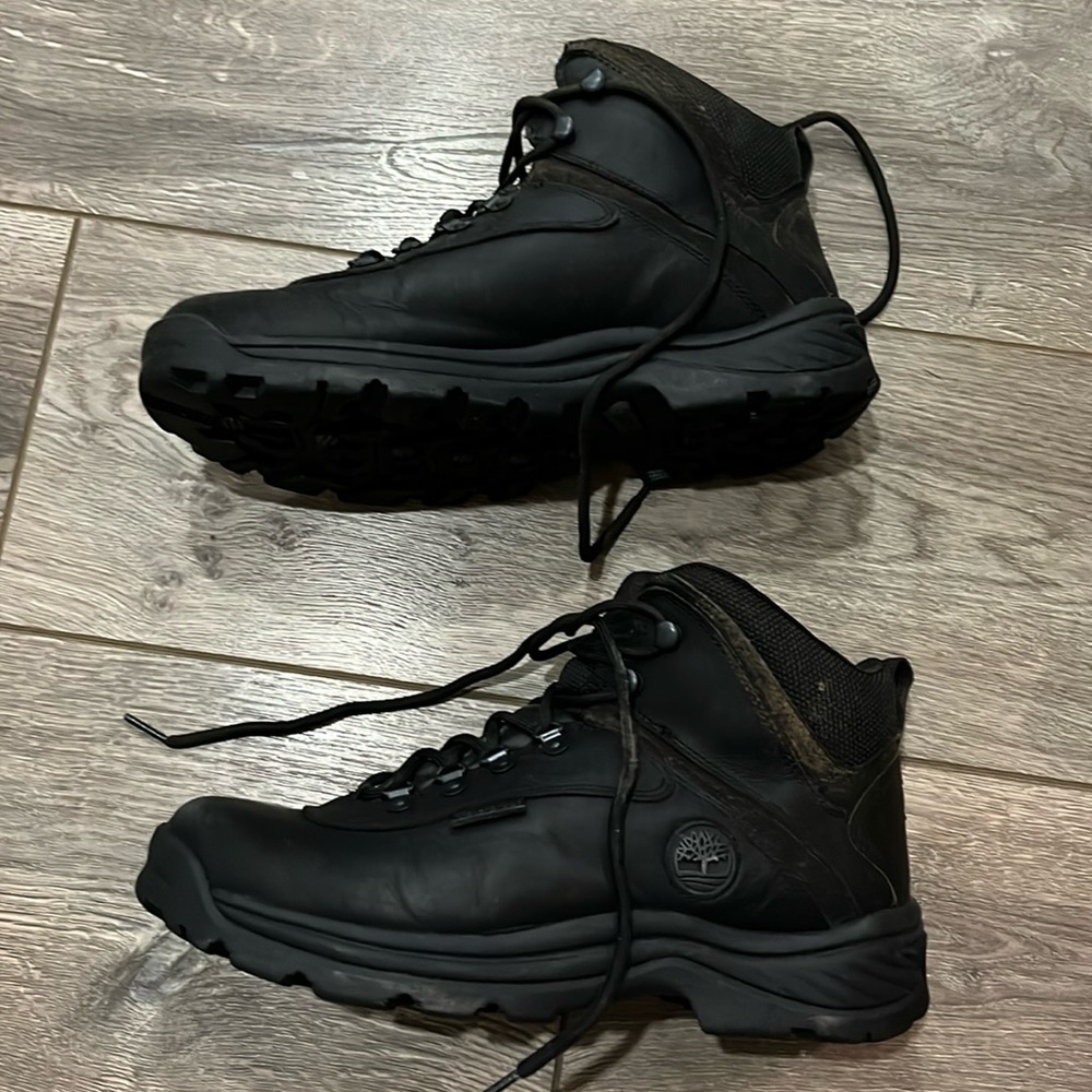 Size 8 Timberland Boots in excellent condition